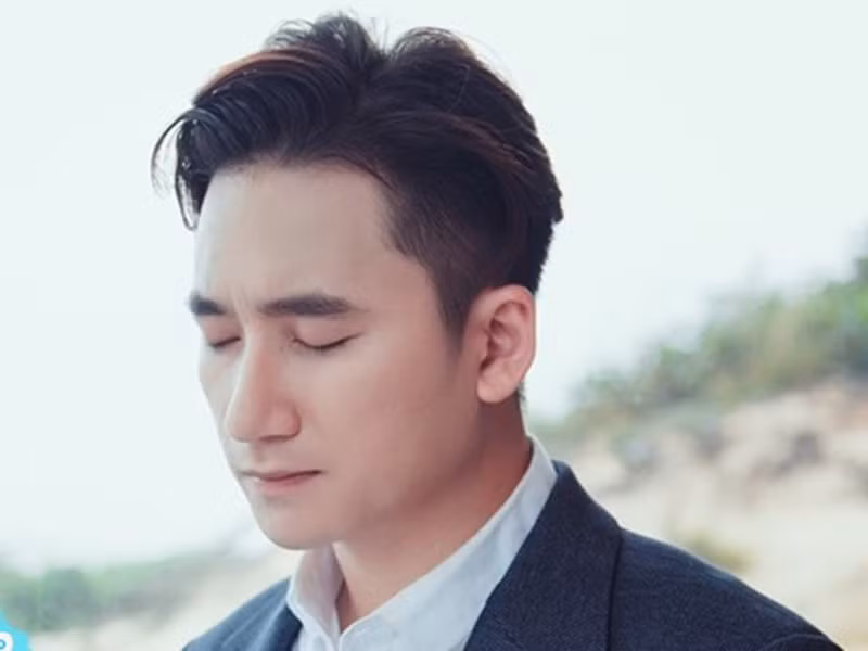 Ngoài “Vợ người ta”, ca khúc “Nước ngoài” của Phan Mạnh Quỳnh cũng từng gây sốt vào năm 2019 khi vụ việc 39 người chết trong container tại Anh có người Việt khiến cả thế giới bàng hoàng.