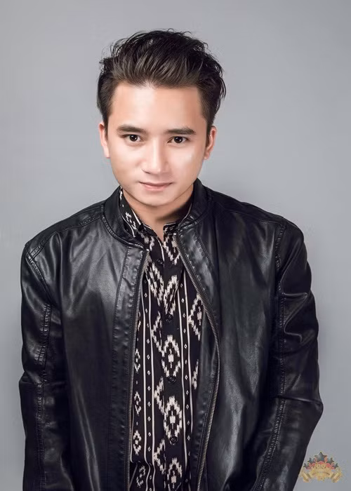 Nghe “Nước ngoài”, khán giả, nhất là những người đã và đang xa xứ để mưu sinh cảm thấy dâng trào cảm xúc. Bài hát giống như một bức thư của một người con từ nơi đất khách quê người gửi về quê nhà thân yêu nơi có mẹ cha, bạn bè, người con gái anh yêu.