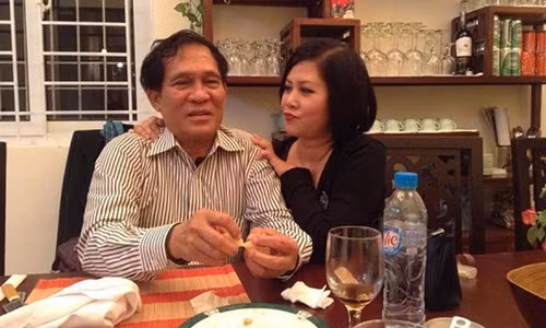 Hon nhan cua NSND Minh Hang va nguoi chong qua co