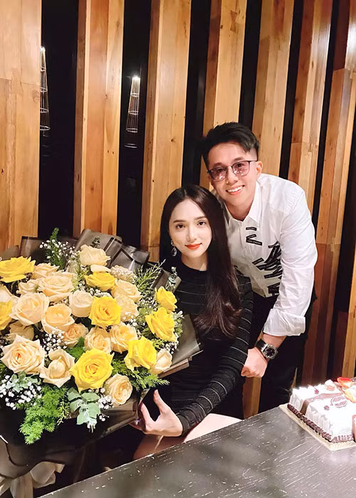 Về tin đồn chia tay, Hương Giang và Matt Liu chưa lên tiếng. Không ít fan cho rằng tin đồn không đúng sự thật vì cặp đôi vẫn giữ hình ảnh chụp chung trên trang cá nhân.