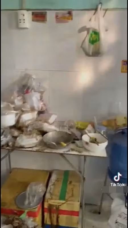 Đoạn video khiến nhiều cư dân mạng sốc nặng. Họ không thể tưởng tượng một cô gái trẻ có thể ở bẩn khủng khiếp đến như vậy.