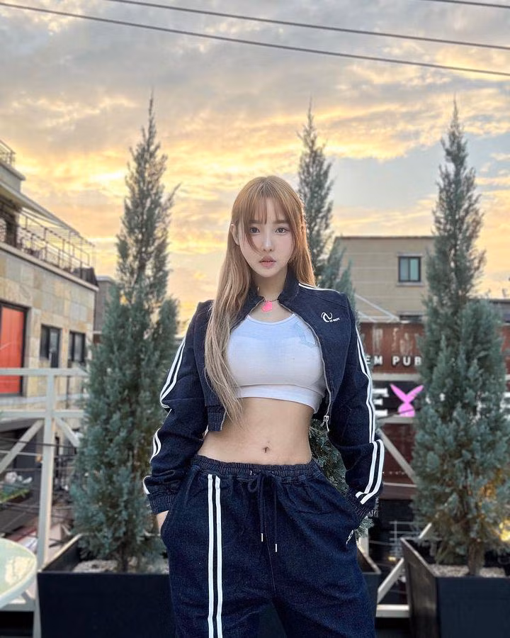 Ngoài ra, hot girl còn có kênh TikTok riêng với hơn 1 triệu follow cùng 4,3 triệu lượt yêu thích.