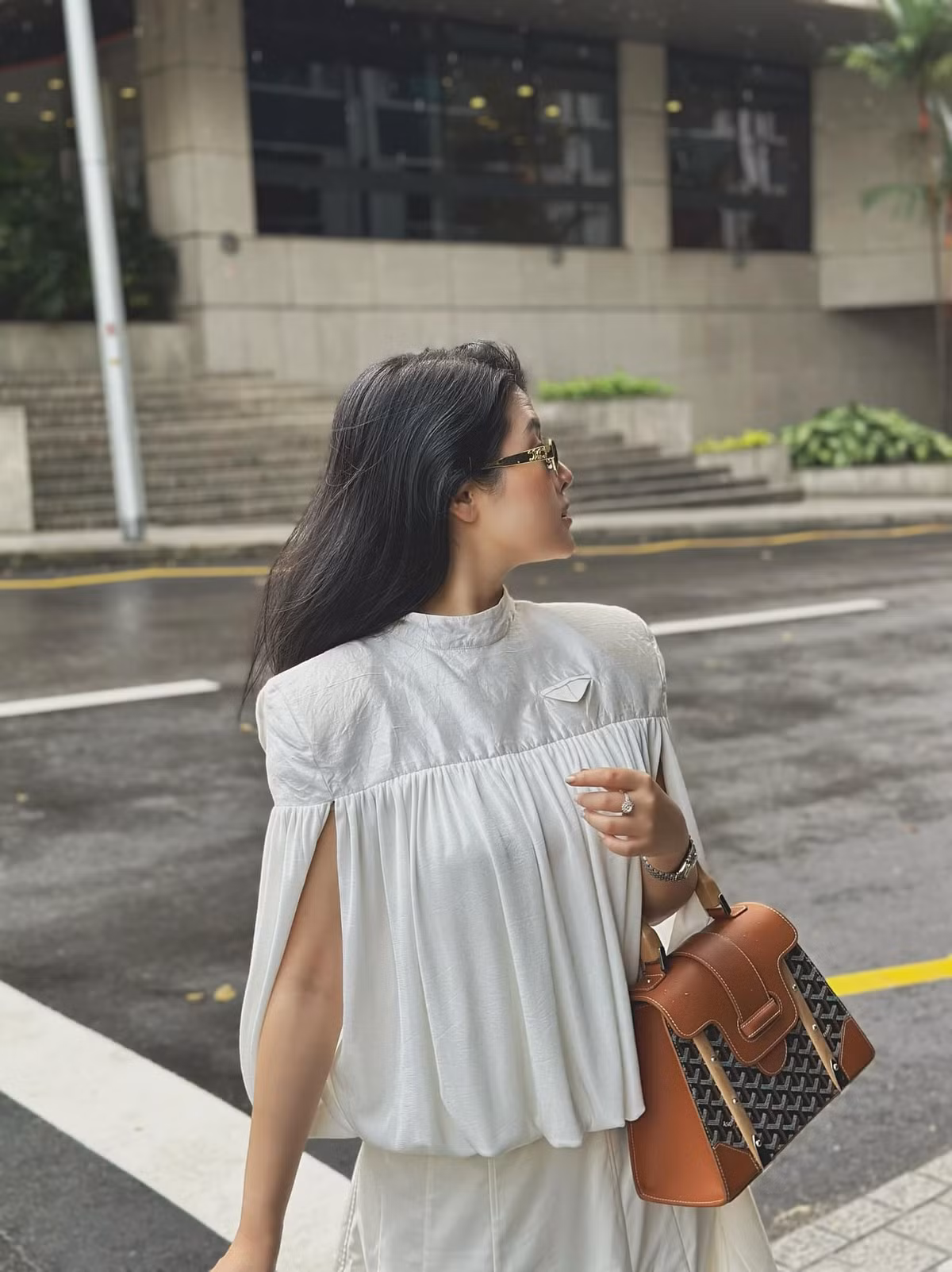 Ngoài những lúc chỉn chu khi lên sóng, Hải Vân ngoài đời có gu thời trang sành điệu.