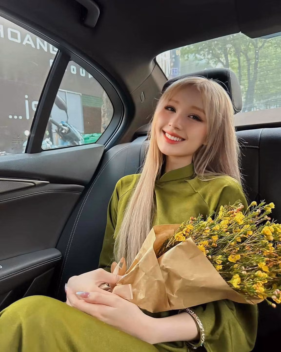 Được biết, hot girl Sài thành quyết định nghỉ học cuối lớp 10. Cô từng chia sẻ hồi đi học xảy ra rất nhiều chuyện đến từ các phía như bạn bè, thầy cô...