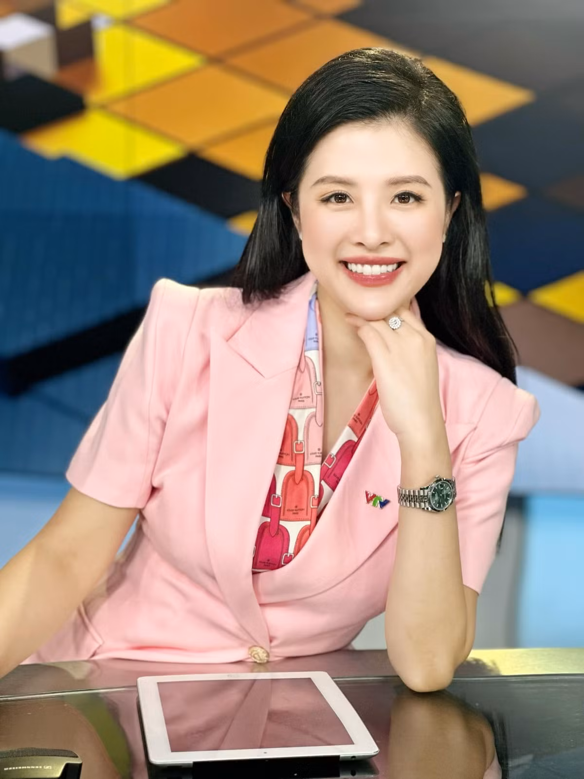 Trên trang cá nhân, MC 9X thường xuyên khoe ảnh đi du lịch ở nhiều nơi, nghỉ dưỡng ở các resort sang trọng khiến nhiều người ngưỡng mộ.