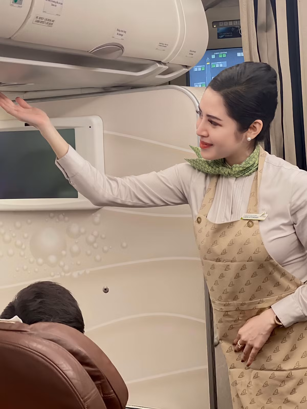 Trở thành tiếp viên hàng không là mơ ước từ nhỏ của cô nàng. Sau hành trình dài nỗ lực hết mình, cô đã thực hiện được ước mơ.
