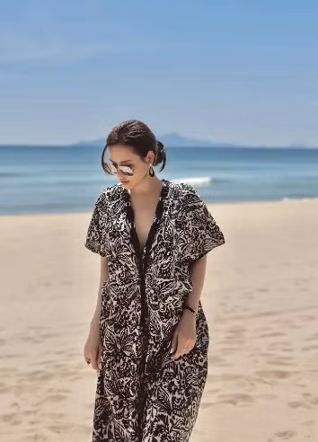 Dù phải gắn liền với vai trò bỉm sữa nhưng Phanh Lee vẫn không bỏ quên thú vui "chơi đồ hiệu" của mình.