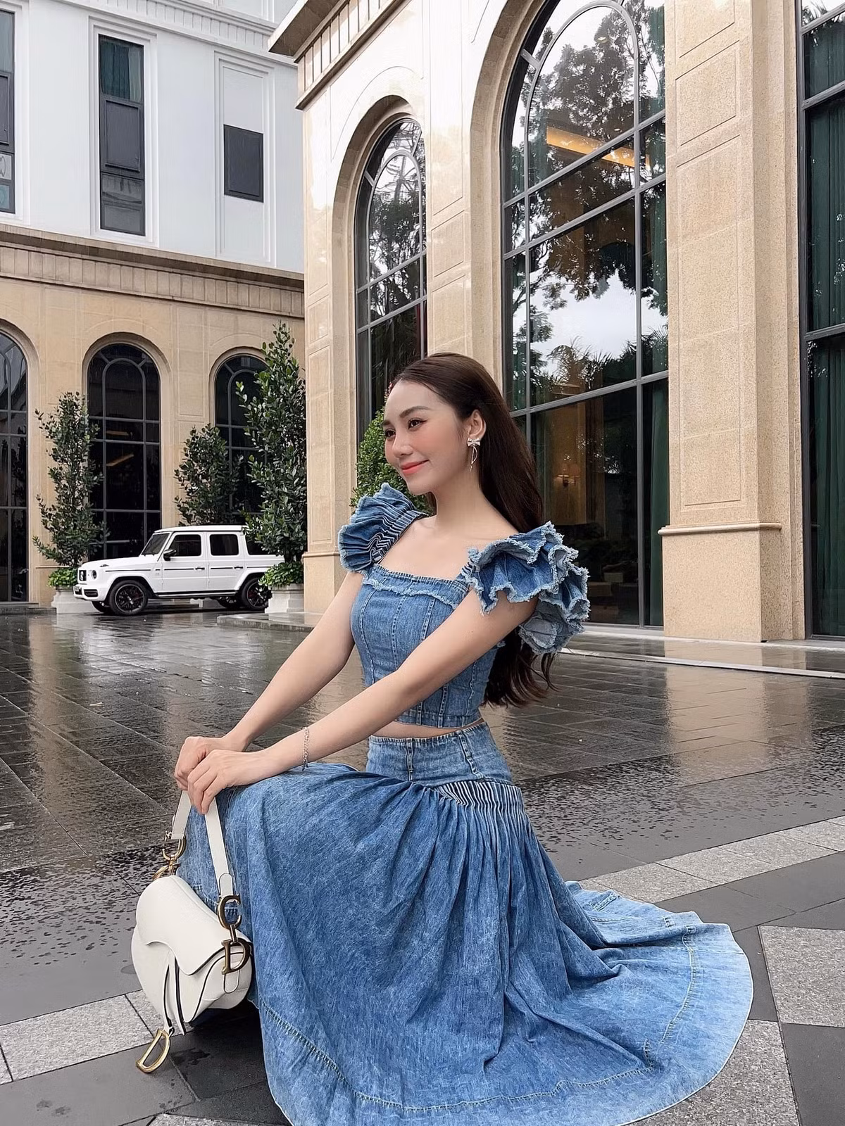 Trên trang cá nhân, Hoàng Kim Chi thường xuyên chia sẻ nhiều hình ảnh đời thường hay đi sự kiện đẹp mắt.