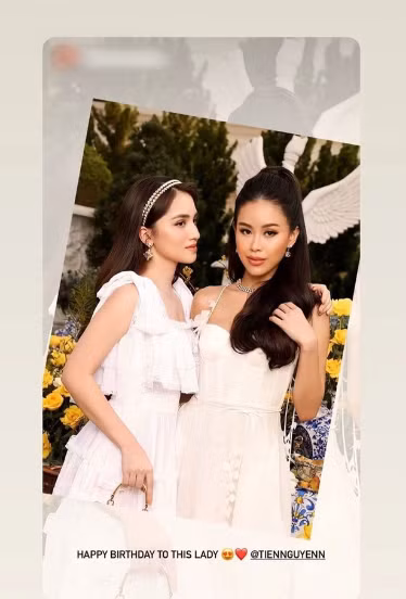 Diện đồ giống nhau, chụp chung một khung hình nhưng rich kid Tiên Nguyễn và bạn gái Hiếu Nguyễn đều được khen xinh.