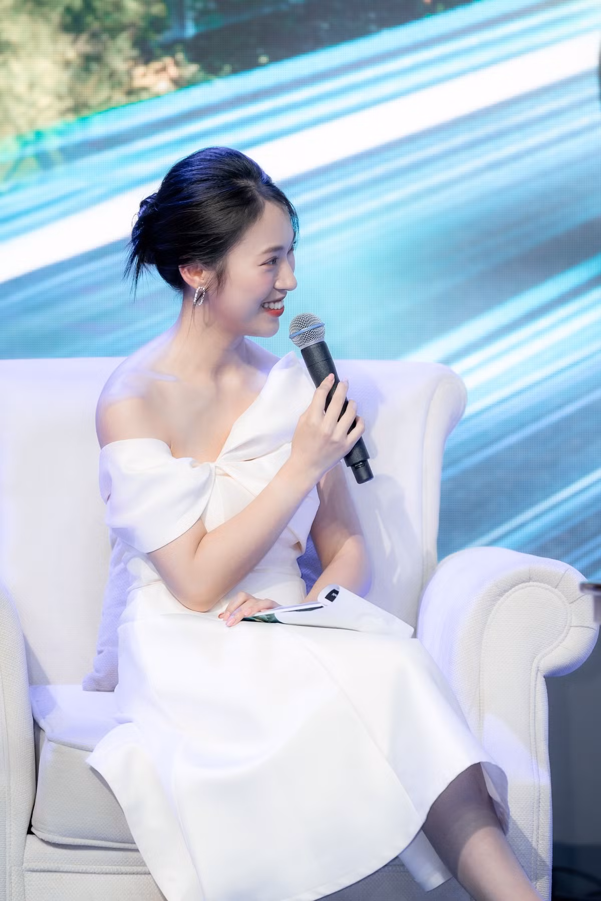 Ngoài xinh đẹp, MC Khánh Vy còn sở hữu khối tài sản đáng nể.