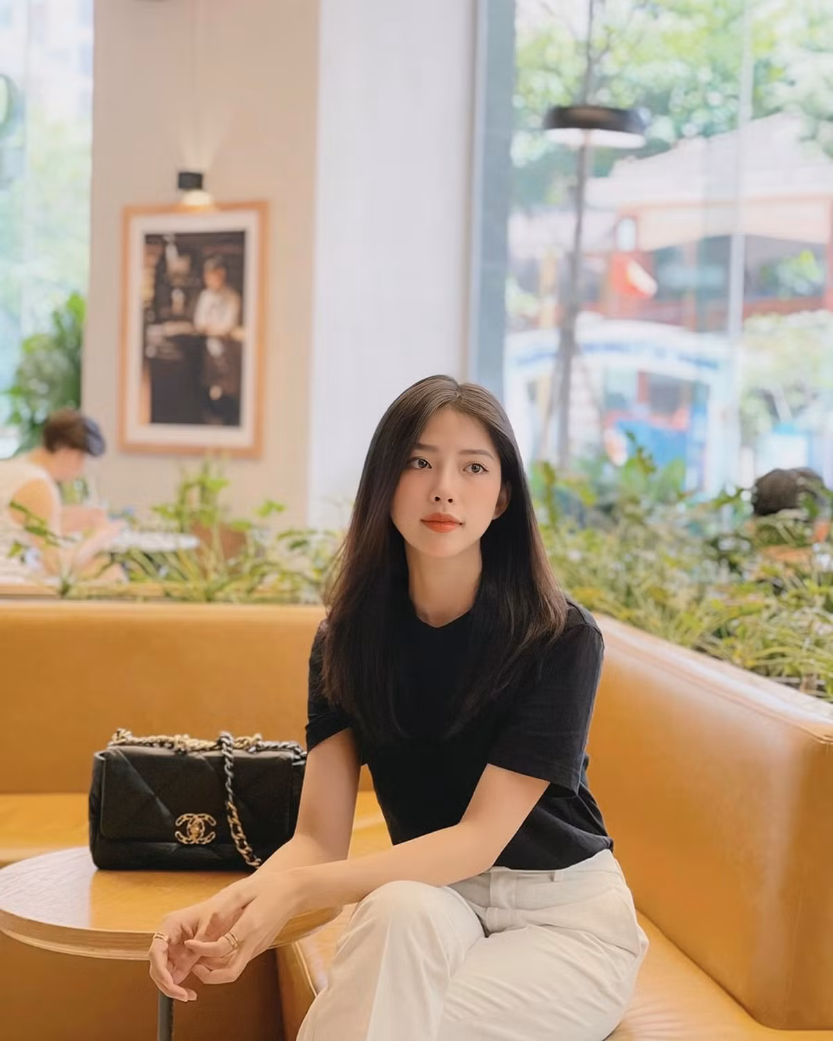 Huỳnh Khánh Vy hiện có được cuộc sống sang chảnh, sở hữu bộ sưu tập túi xách hàng hiệu.