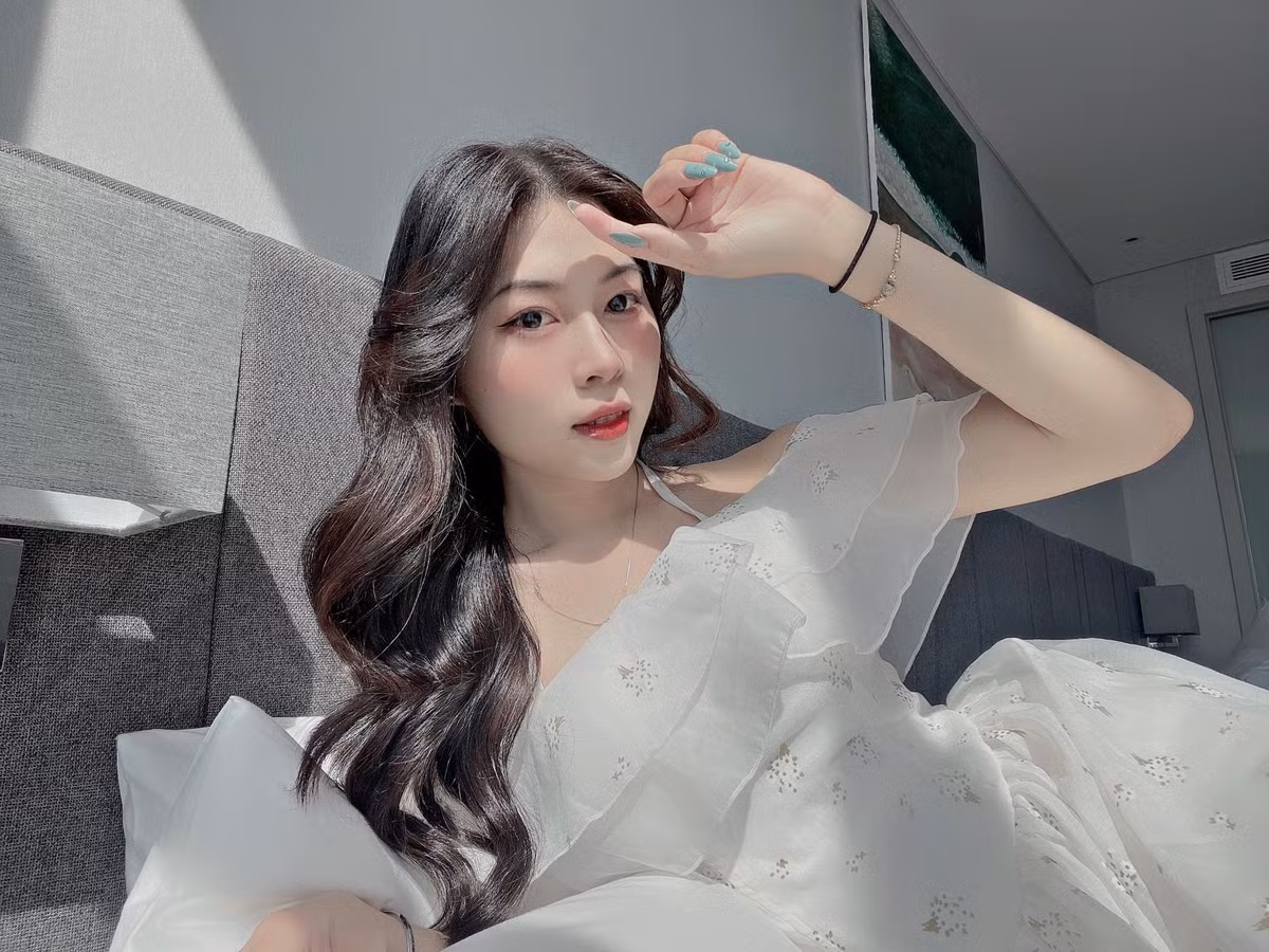 Hiện tại, Khánh An ở hữu sắc vóc gợi cảm và nuột nà.