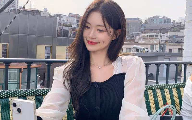 Nụ cười đáng yêu cùng phong cách ngọt ngào, cá tính đã làm nên thương hiệu của cô.