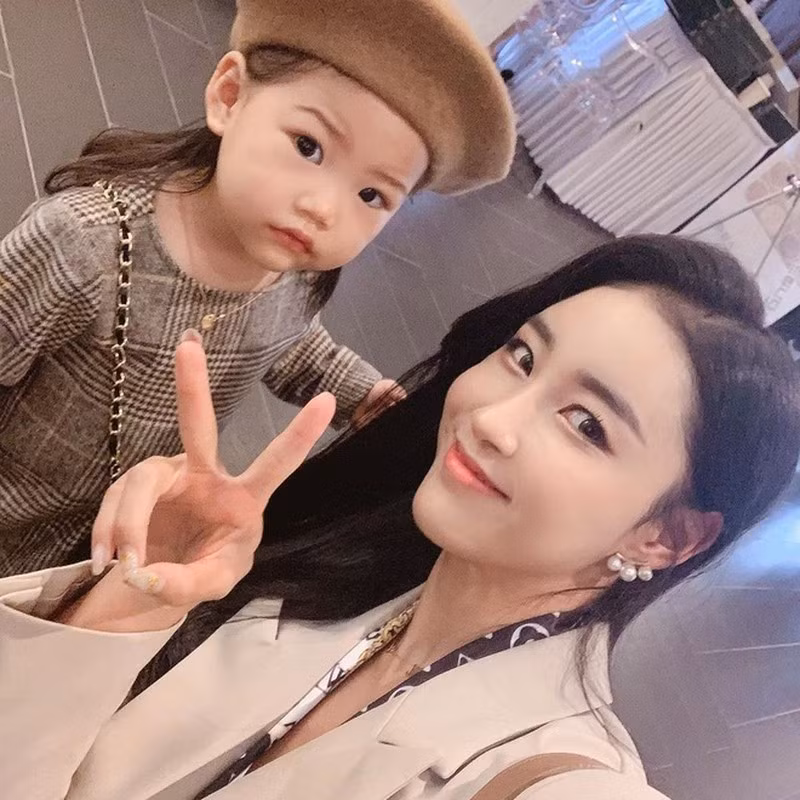 Hiện tại, trang cá nhân Instagram của cô thu hút đến hơn 288.000 lượt theo dõi.