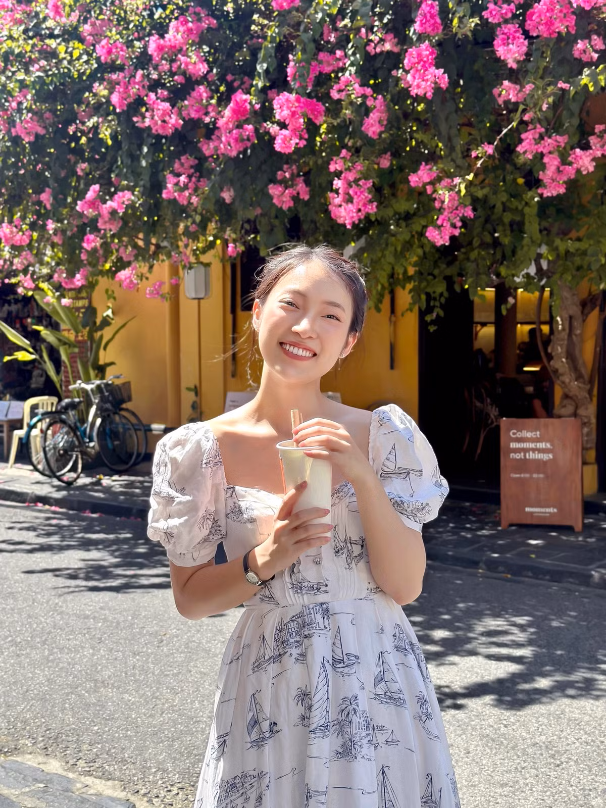 Khánh Vy còn có nhiều thành tích hoạt động ngoại khóa ấn tượng như đại diện thanh niên Việt Nam thuyết trình tại hội nghị Hành trình tiểu vùng sông Mê Kông lần thứ 13 do Trung Quốc và Thái Lan tổ chức, một trong 4 đại diện châu Á tham gia Ambassador Tour tại Washington, Mỹ.