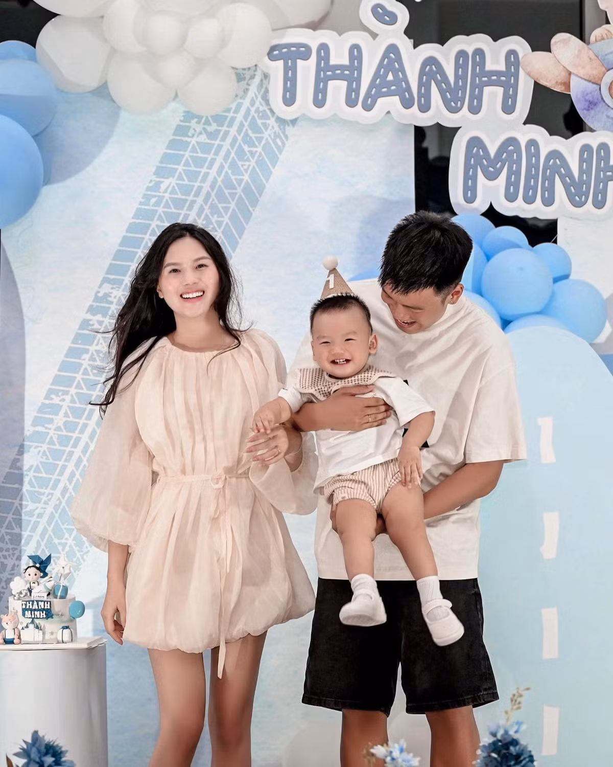 Kể từ khi làm vợ, làm mẹ, cuộc sống hôn nhân của vợ cầu thủ Thành Chung vẫn nhận được sự quan tâm.