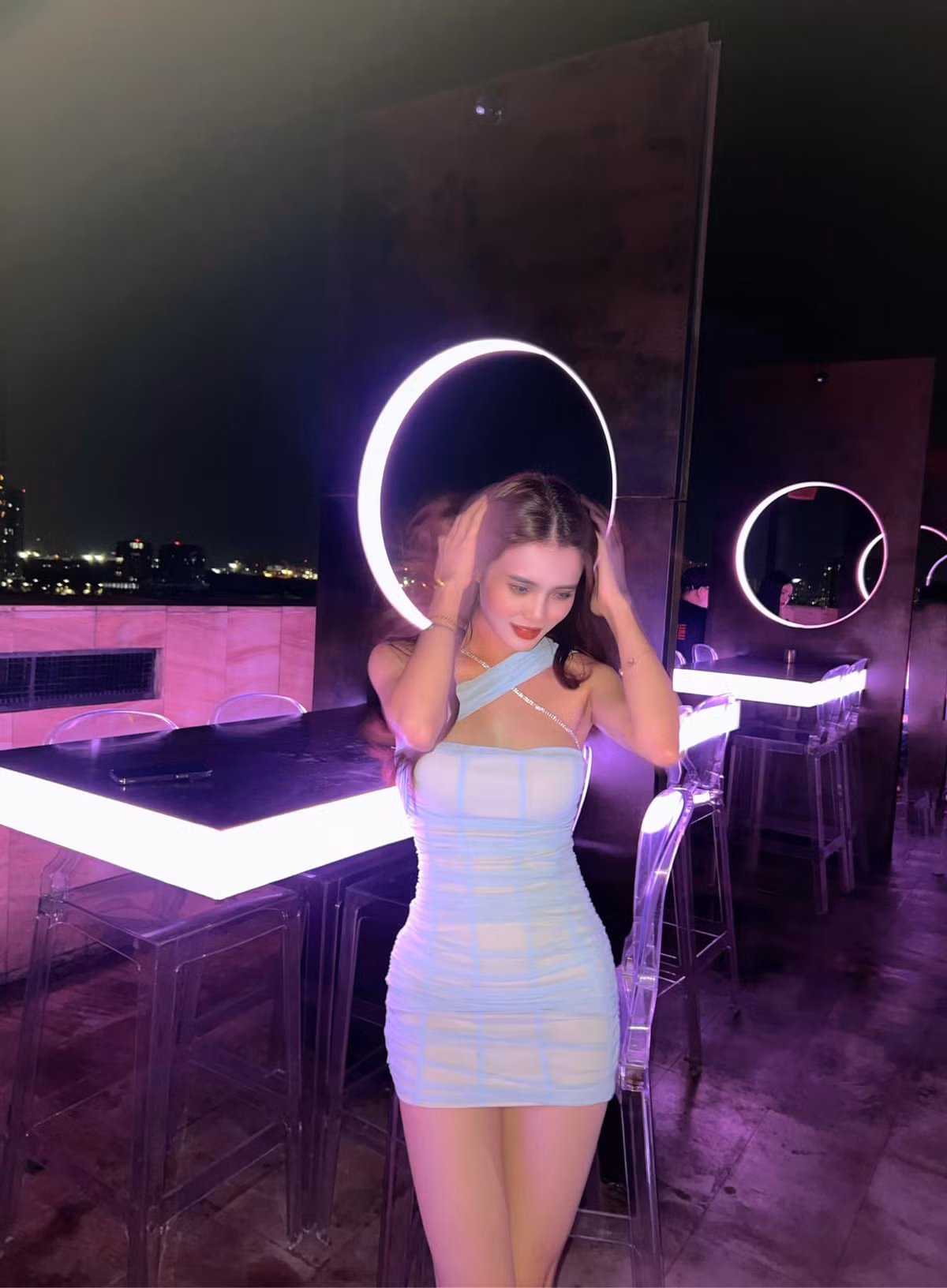 Hot girl 34 tuổi cũng được nhận xét ngày càng “đẹp mặn mà” theo thời gian.