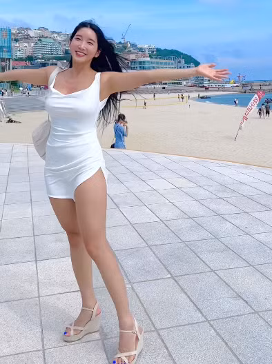 Cô thường xuyên đăng tải các bài viết, video tập thể hình, chế độ ăn uống khoa học.