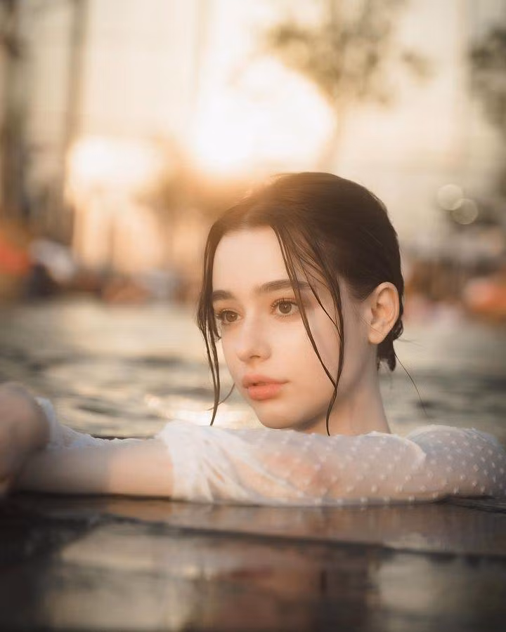Cô từng bốn lần lọt vào "Top 100 gương mặt đẹp nhất thế giới" do TC Candler bình chọn và năm ngoái cô đứng ở vị trí thứ tư.