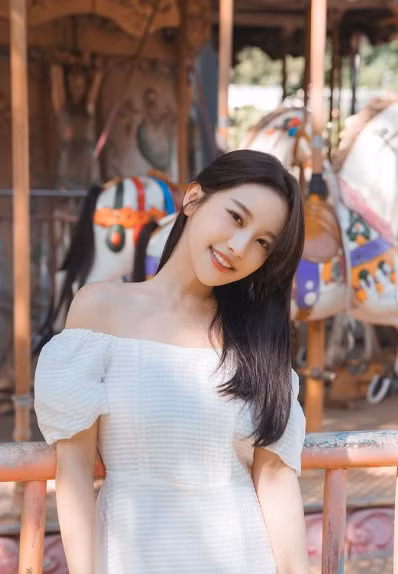 Cô được biết đến với vai trò diễn viên và Youtuber có tiếng, nhận được sự yêu mến của nhiều người, đặc biệt là giới trẻ.