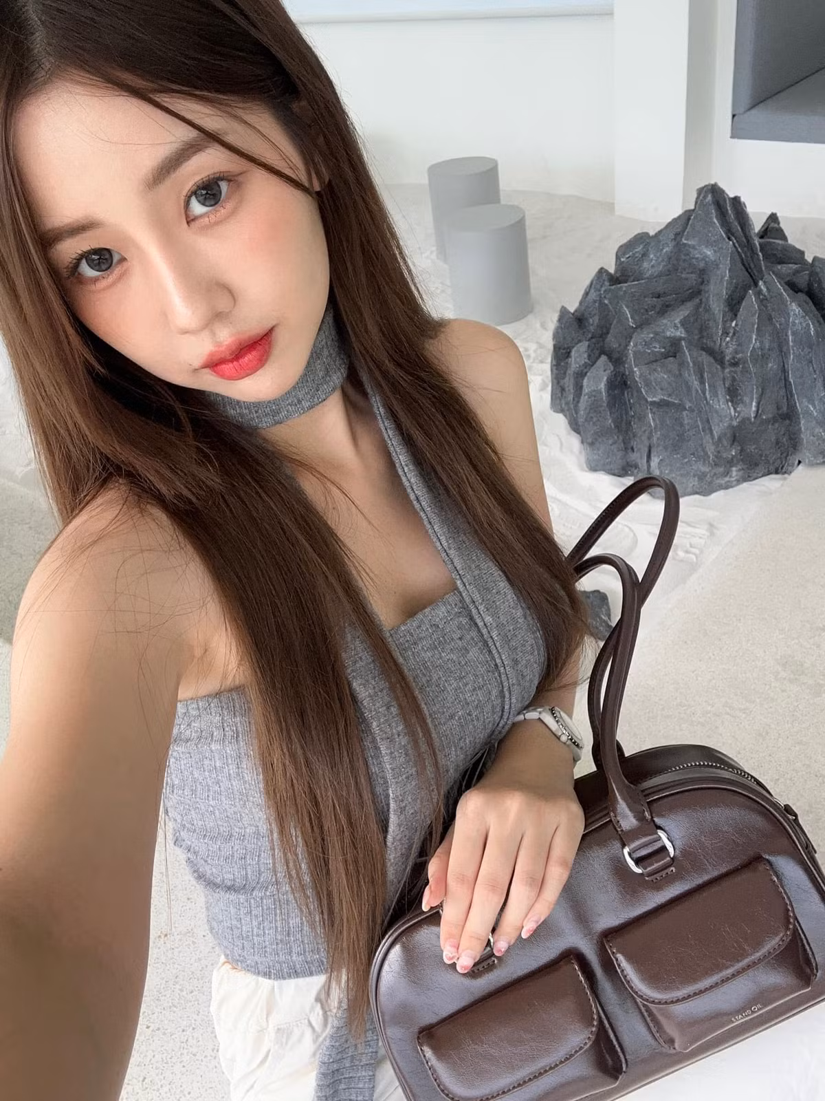 Người hâm mộ người mẫu lookbook này bắt gặp cô thường xuyên hơn ở những tấm hình trưởng thành, gợi cảm.
