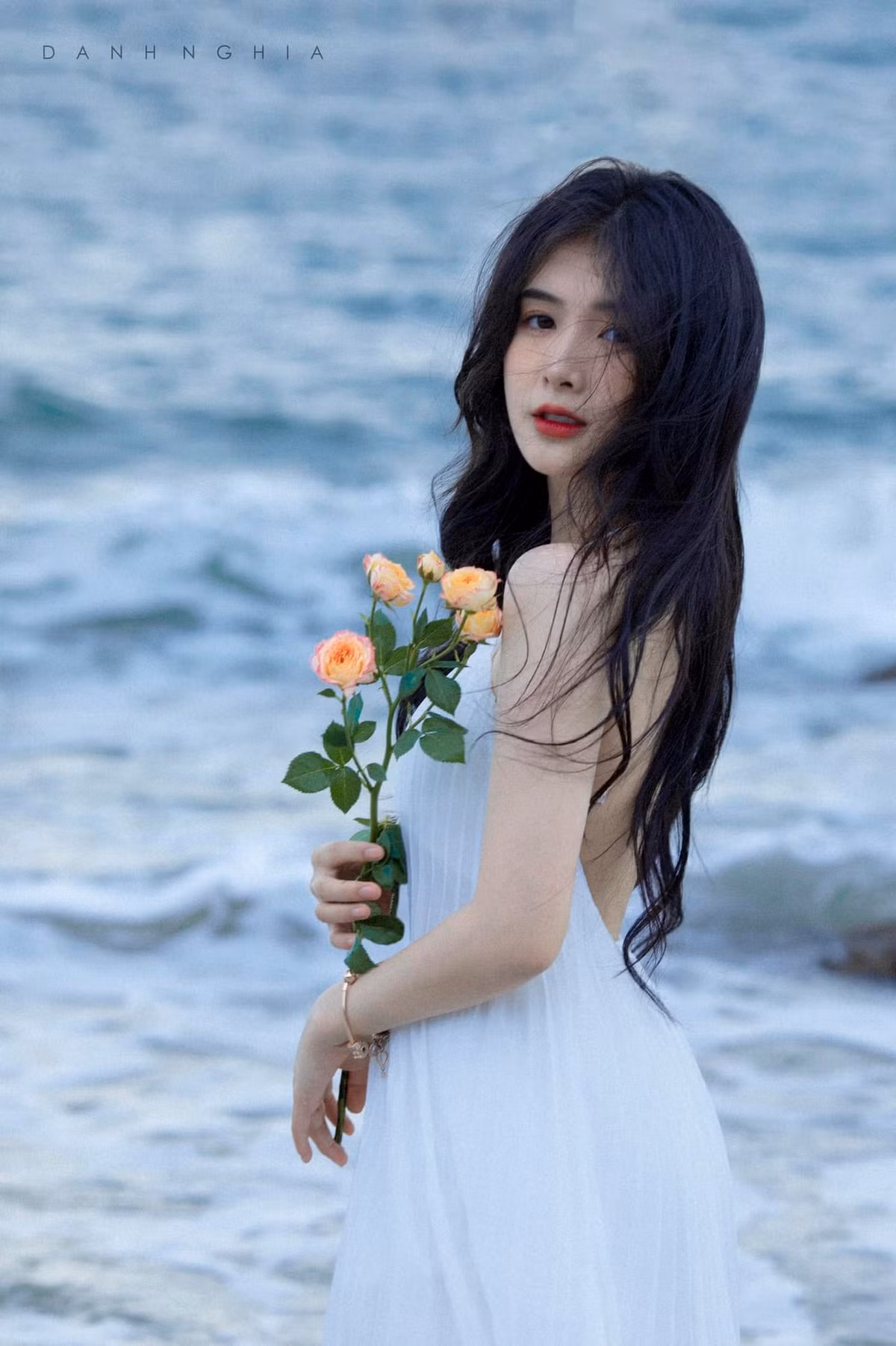 Hiện tại, song song với việc học, Quỳnh Alee là mẫu ảnh, KOL và công việc này cho cô nguồn thu nhập ổn định.