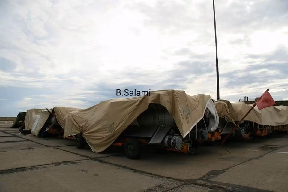 Đáng lưu ý, trong lần triển khai sang Syria này, tiêm kích MiG-31 được trang bị kèm theo các tên lửa không đối không bắn xa nhất thế giới – R-33. Nguồn ảnh: Airlines.net