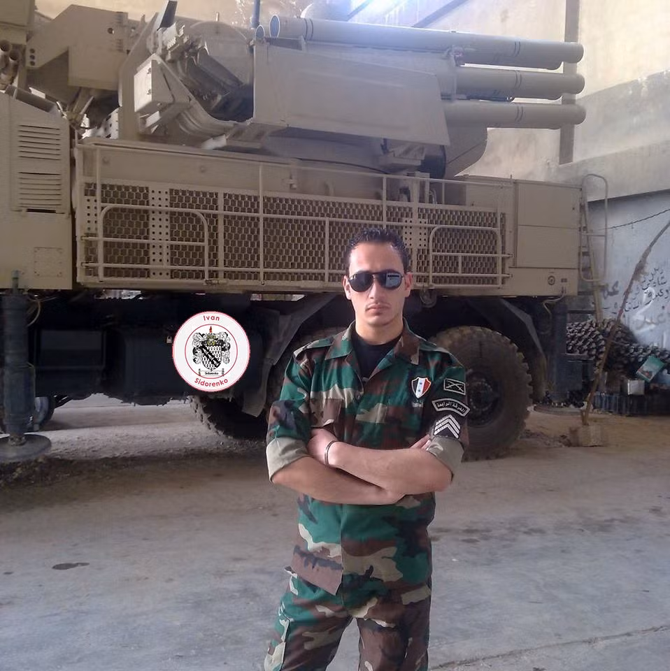 Mạng Livemap mới đây đăng tải hình ảnh gây sự chú ý về tình hình chiến sự tại Syria. Theo đó, ít nhất là một tổ hợp pháo-tên lửa phòng không Pantsir-S1 cực kỳ hiện đại đã được triển khai tới căn cứ không quân Kuweires ở Aleppo, Syria.