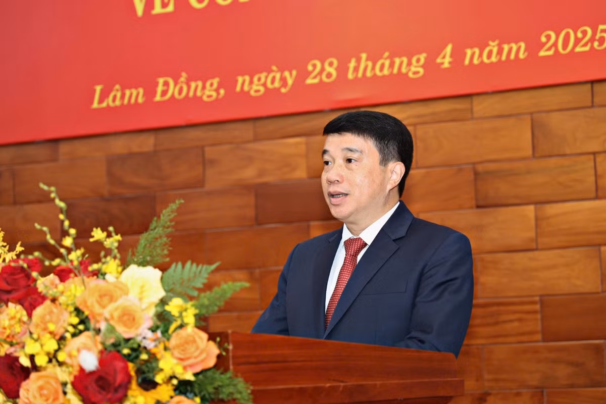 Chan dung tan Bi thu Tinh uy Lam Dong Y Thanh Ha Nie K'dam-Hinh-2