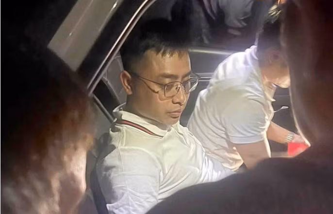 Tại khu vực gần trạm thu phí Đại Yên, Bùi Đình Khánh và đồng bọn manh động sử dụng súng AK chống trả để giải vây cho đồng phạm khiến Thượng úy Nguyễn Đăng Khải, cán bộ Phòng CSĐT tội phạm ma túy Công an tỉnh Quảng Ninh hy sinh. Sau khi gây án, Khánh cùng đồng phạm bỏ lại xe bán tải rồi bỏ trốn khỏi hiện trường. Trong xe, lực lượng chức năng thu giữ 2 khẩu súng, 1 quả lựu đạn quân dụng. Ngay trong đêm, lệnh truy nã đặc biệt toàn quốc được ban hành với Bùi Đình Khánh.