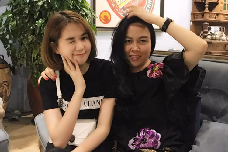 Quách Ngọc Ngoan khen Ngọc Trinh (trái) là người đẹp tốt nết nhất Việt Nam.