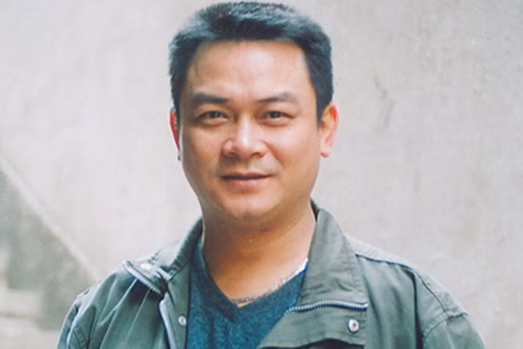  NSND Anh Tú sinh năm 1962. Anh thuộc lớp diễn viên khóa đầu tiên của Nhà hát Tuổi trẻ đào tạo từ năm 1978 cùng các nghệ sĩ: Lê Khanh, Lan Hương, Chí Trung, Ngọc Huyền, Minh Hằng, Đức Hải...Ảnh: Nhà hát Kịch Việt Nam