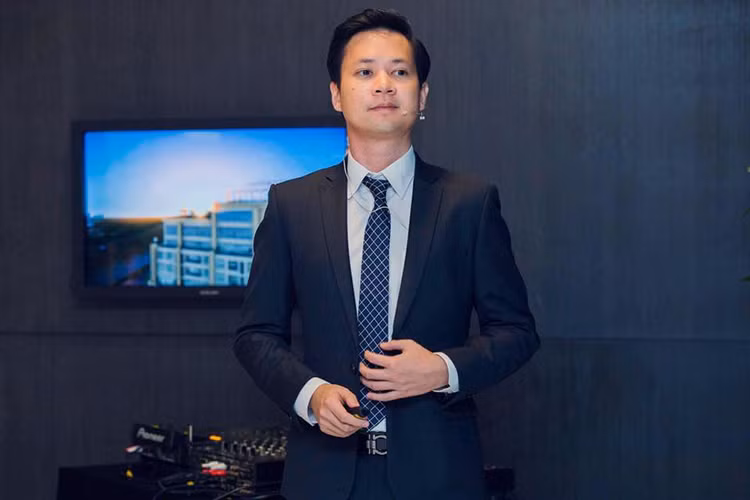 Năm 2015, hôn phu của Đặng Thu Thảo được vinh doanh trong top 30 người trẻ tuổi thành đạt do tạp chí Forbes Việt Nam bầu chọn. Ảnh: FBNV