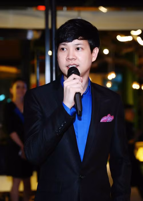 Năm 2011, Trung Tín tốt nghiệp đại học Melbourne tại Australia. Ở độ tuổi 30, anh đã là CEO của công ty cổ phần tập đoàn Trung Thủy và có trong tay nhiều cơ sở kinh doanh lớn nhỏ. Ảnh: FBNV