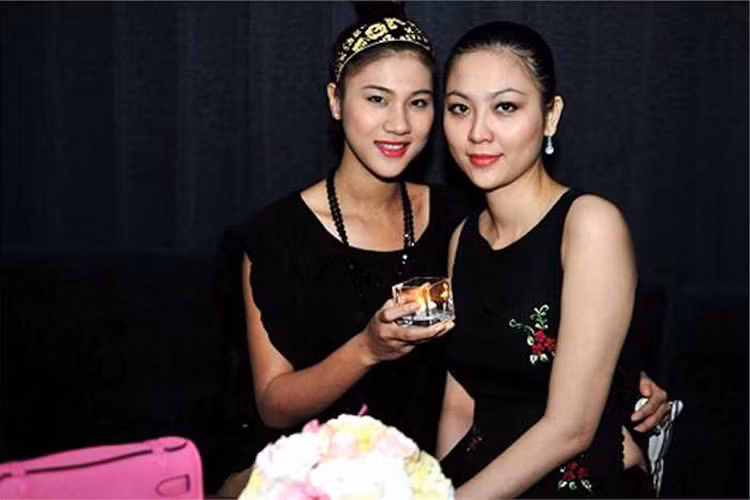 Thu Ngân kết hôn cùng Mai Thanh Hải. Sau đó, cô dành toàn bộ thời gian để chăm sóc gia đình. Tuy nhiên, khi đang mang thai đứa con thứ hai, chồng cô bị bắt, phải vào tù. Hiện tại, cô dồn hết sức nuôi các con. Ảnh: VTC News