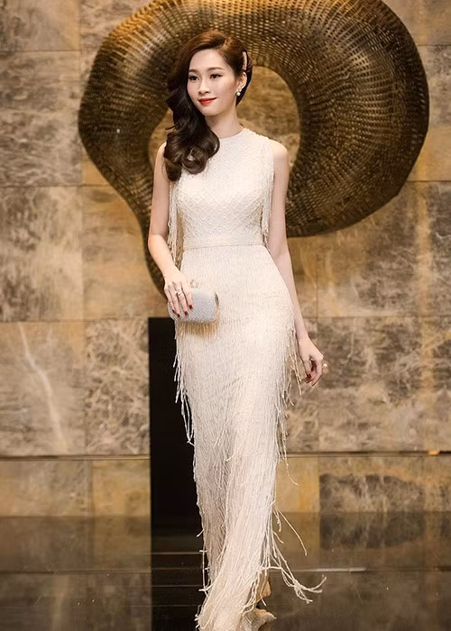 Với vẻ đẹp thuần khiết, trong sáng, người đẹp gốc Bạc Liêu được mệnh danh là “Thần tiên tỷ tỷ” phiên bản Việt. Ảnh: FBNV