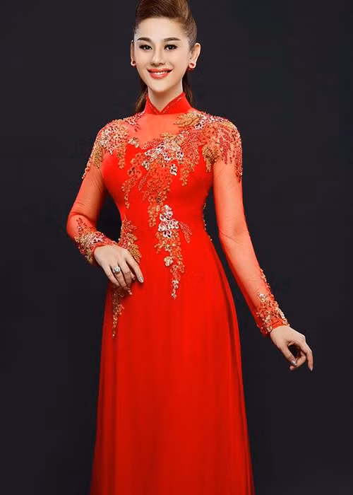 Mới đây, Lâm Khánh Chi khẩu chiến với Phương Thanh. Ồn ào bắt nguồn khi Lâm Khánh Chi tố Phương Thanh bỏ show của cô vì bị một số người xúi giục. Về phía Phương Thanh, cô tố ngược đàn em lừa hát sinh nhật thành tham gia liveshow. Ảnh: FBNV