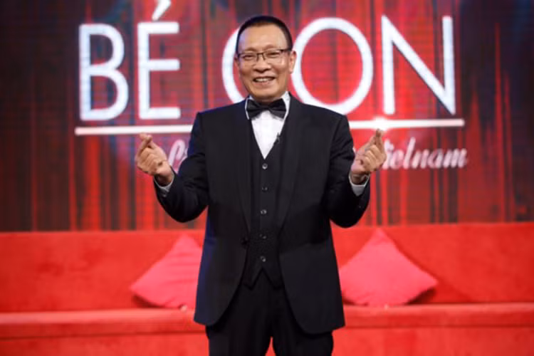 Gần đây, nhà báo Lại Văn Sâm còn làm host của show truyền hình thực tế mới dành cho thiếu nhi “Mặt trời bé con”. Ảnh: Sài Gòn online