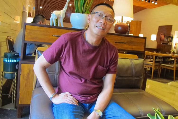 Sau khi về hưu, cuộc sống của nhà báo Lại Văn Sâm thảnh thơi hơn, không bị áp lực như trước. Ảnh: Tuổi trẻ