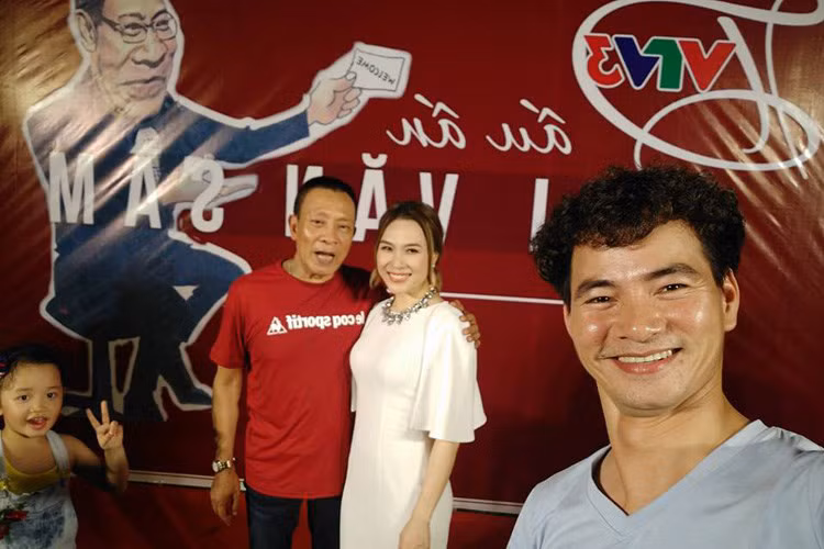 Trước thông tin nhà báo Lại Văn Sâm nghỉ hưu, cư dân mạng đã bày tỏ sự tiếc nuối đồng thời gửi lời chúc tốt đẹp đến MC “Ai là triệu phú”. Thay ông, nhà báo Tạ Bích Loan đảm nhận vị trí Trưởng ban sản xuất các chương trình Giải trí VTV3 từ ngày 1/7. Ảnh: FBNV
