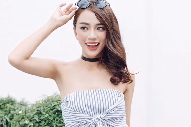 Thiên Nga The Face chia sẻ: “iPhone X có nhận diện khuôn mặt hả. Ngon bá cháy”. Ảnh: FBNV