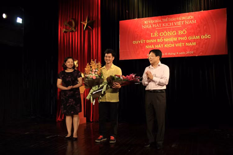 Năm 1998, nghệ sĩ Xuân Bắc tốt nghiệp ra trường, sau đó làm việc tại Nhà hát Kịch Việt Nam. Anh từng là Trưởng đoàn Biểu diễn I Nhà hát Kịch Việt Nam trước khi chính thức nhận chức vụ Phó Giám đốc Nhà hát Kịch Việt Nam vào ngày 1/9/2016. Ảnh: Nhà hát kịch Việt Nam
