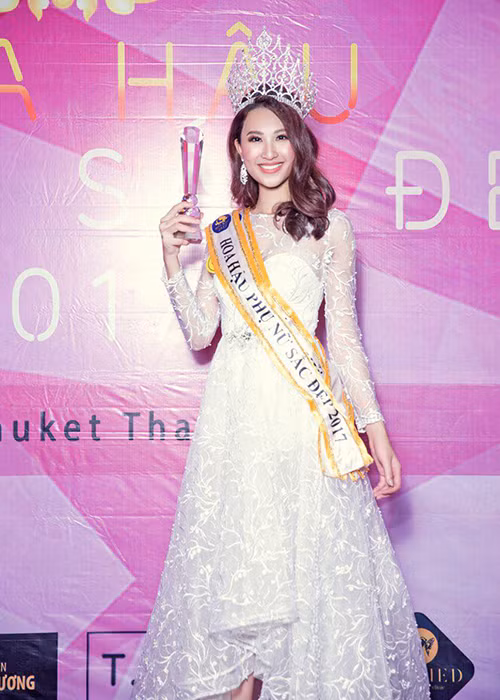 Chan dung nguoi dep doi mat an phat vi thi chui hoa hau