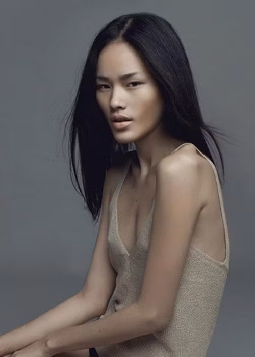 Năm 2013, Tuyết Lan tung bộ ảnh tạo dáng ấn tượng. Tuy nhiên, cô bị chê gầy trơ xương. Trước đó, tham gia cuộc thi Vietnam’s Next Top Model 2010, Tuyết Lan cũng gây chú ý với thân hình siêu mỏng. Ảnh: Khám Phá
