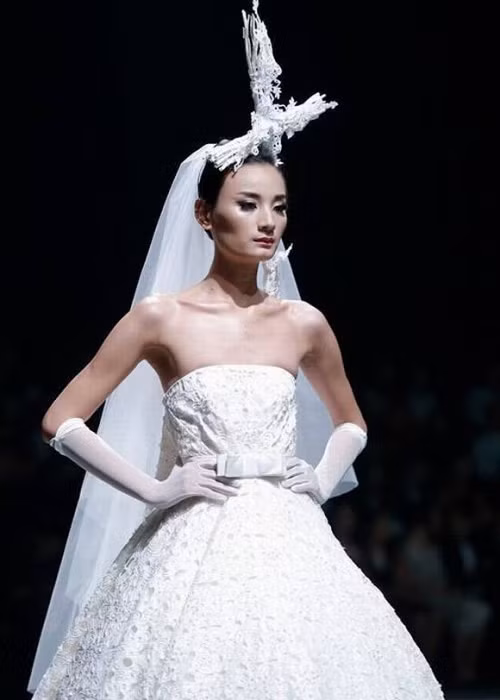 Thuộc tuýp người khó tăng cân nên Lê Thúy từng trở thành đề tài bàn tán của dư luận trong suốt một thời gian dài dù cô nỗ lực để thân hình bớt gầy còm. Hiện tại, Lê Thúy trông có da có thịt hơn. Ảnh: Công Lý
