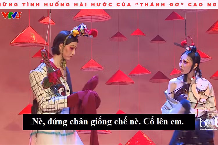 Sự ngây ngô và vô tư của Cao Ngân cũng thể hiện rõ ở phần thi chụp hình theo cặp trên đôi cà kheo ở tập 2 khi cô đã rất nhiệt tình chỉ dẫn Hồng Xuân để cả hai có bức ảnh đẹp: “Nè, đứng chân giống chế nè. Cố lên em”.