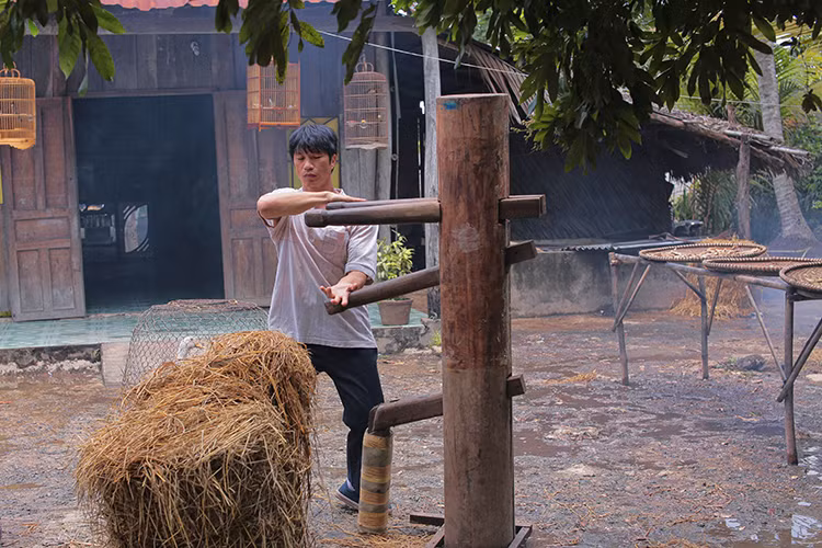 Một điều mà Dustin rất tâm đắc trong “798Mười” là môn phái võ công Bành Công được sáng lập, đặt tên cùng những cách ra chiêu rất đặc trưng chứ không dựa vào những thế võ có sẵn.