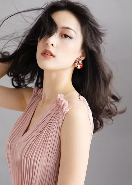 Hạ Vi đẹp không tì vết trong bộ ảnh mới.