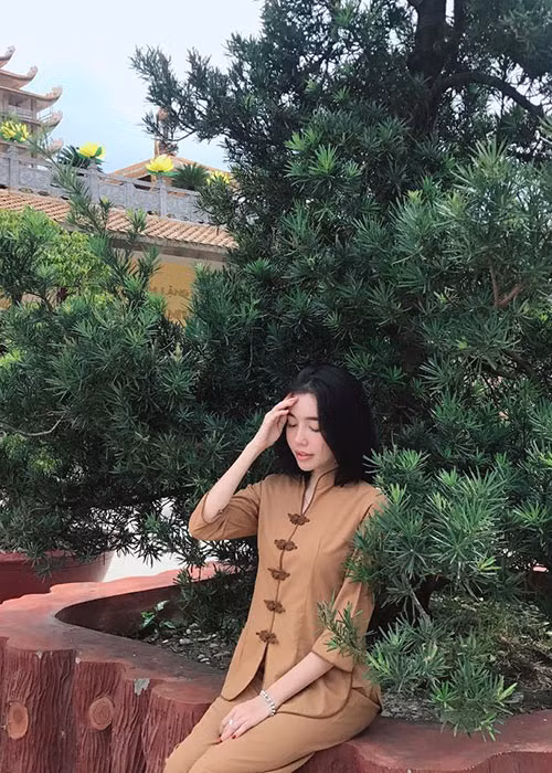 Hot girl Elly Trần hiện không còn mặn mà với showbiz.
