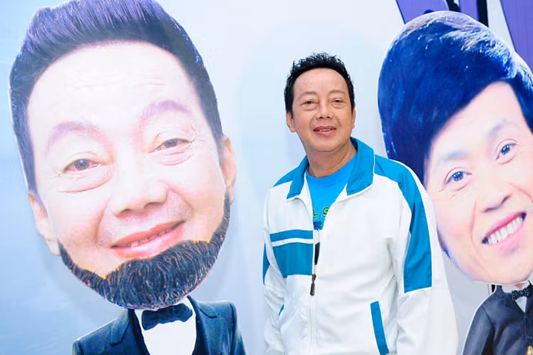 Năm 2013, Khánh Nam tổ chức live show “Khánh Nam: 30 năm tằm vương tơ”. Chương trình có sự tham gia của dàn nghệ sĩ khách mời: Cát Phượng, Trấn Thành, Dũng Nhí, Nguyễn Chính, Đăng Khoa. Ảnh: Dân Việt